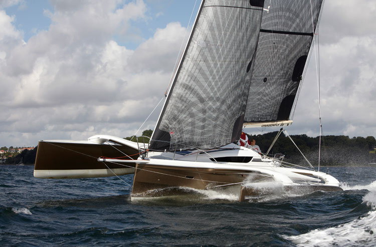dragonfly 32 trimaran review